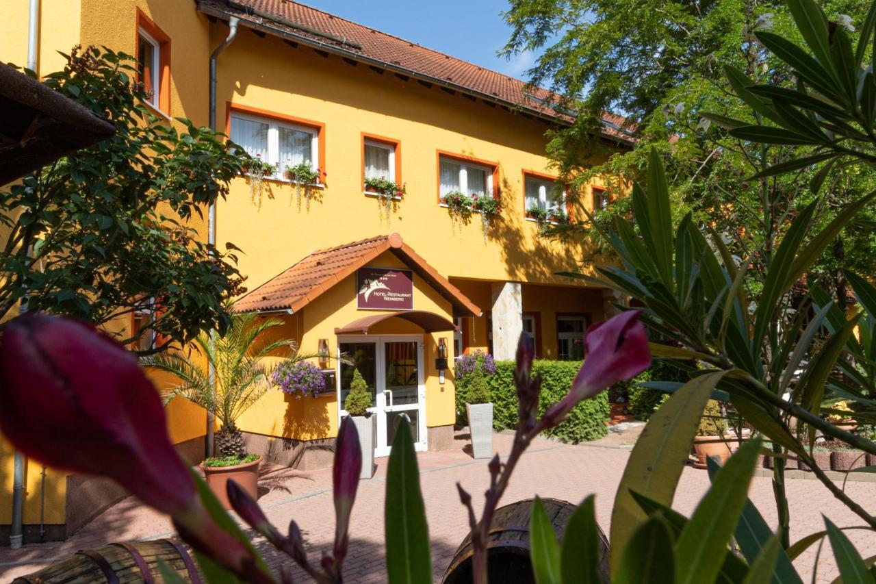 Hotel-Restaurant Weinberg Artern Exterior photo