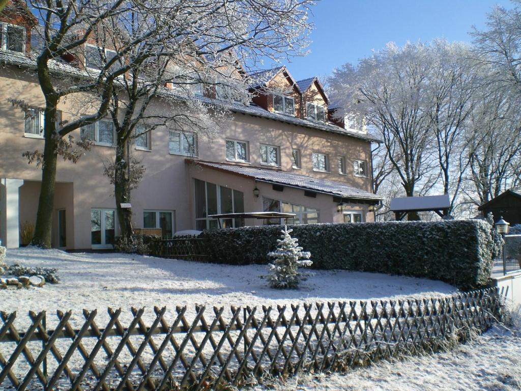 Hotel-Restaurant Weinberg Artern Exterior photo