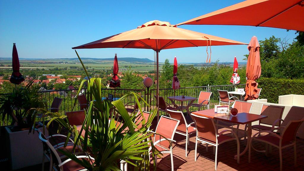 Hotel-Restaurant Weinberg Artern Exterior photo